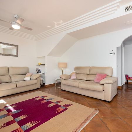 Stylish 3 Bed House 2 Bathrooms, With Patio, Roof Terrace And Communal Pool 5 Minutes Away From The Beautiful Spanish White Village Of Casares Pueblo And Only 20 Mins From The Sea Luaran gambar