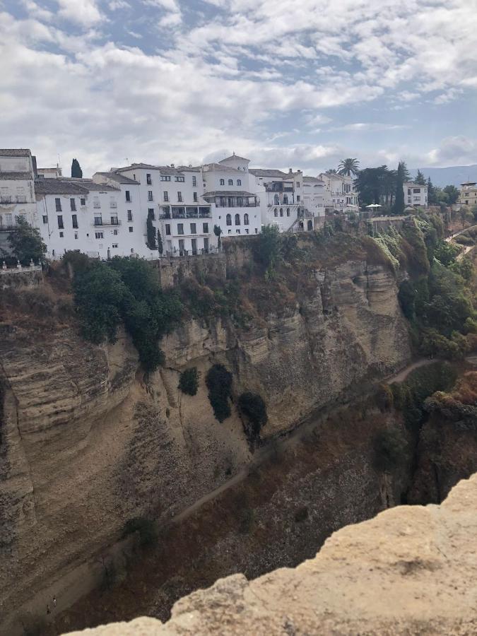 Stylish 3 Bed House 2 Bathrooms, With Patio, Roof Terrace And Communal Pool 5 Minutes Away From The Beautiful Spanish White Village Of Casares Pueblo And Only 20 Mins From The Sea Luaran gambar