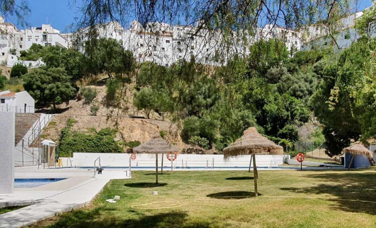 Stylish 3 Bed House 2 Bathrooms, With Patio, Roof Terrace And Communal Pool 5 Minutes Away From The Beautiful Spanish White Village Of Casares Pueblo And Only 20 Mins From The Sea Luaran gambar