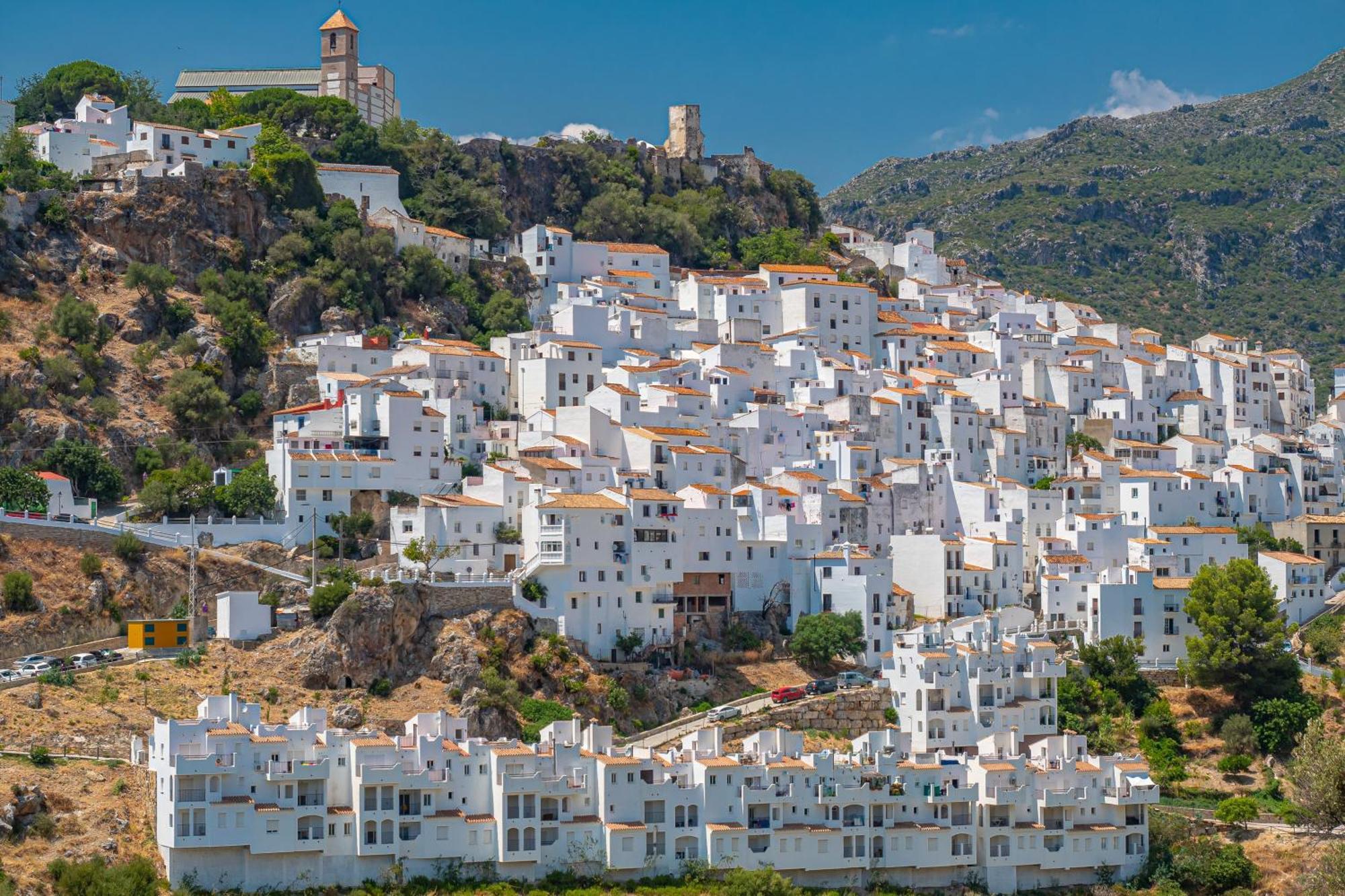 Stylish 3 Bed House 2 Bathrooms, With Patio, Roof Terrace And Communal Pool 5 Minutes Away From The Beautiful Spanish White Village Of Casares Pueblo And Only 20 Mins From The Sea Luaran gambar