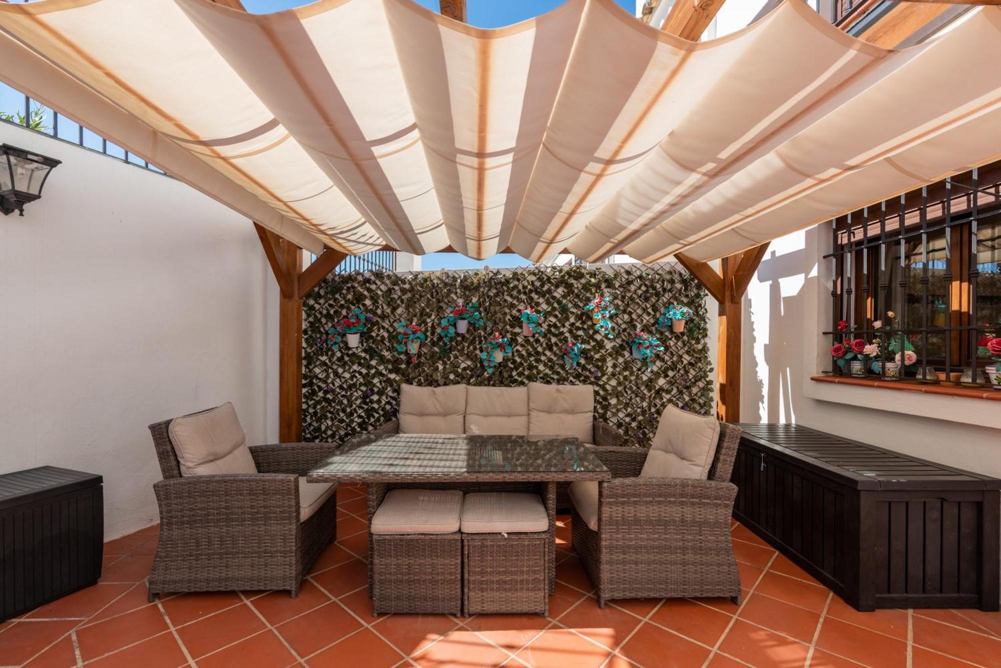 Stylish 3 Bed House 2 Bathrooms, With Patio, Roof Terrace And Communal Pool 5 Minutes Away From The Beautiful Spanish White Village Of Casares Pueblo And Only 20 Mins From The Sea Luaran gambar