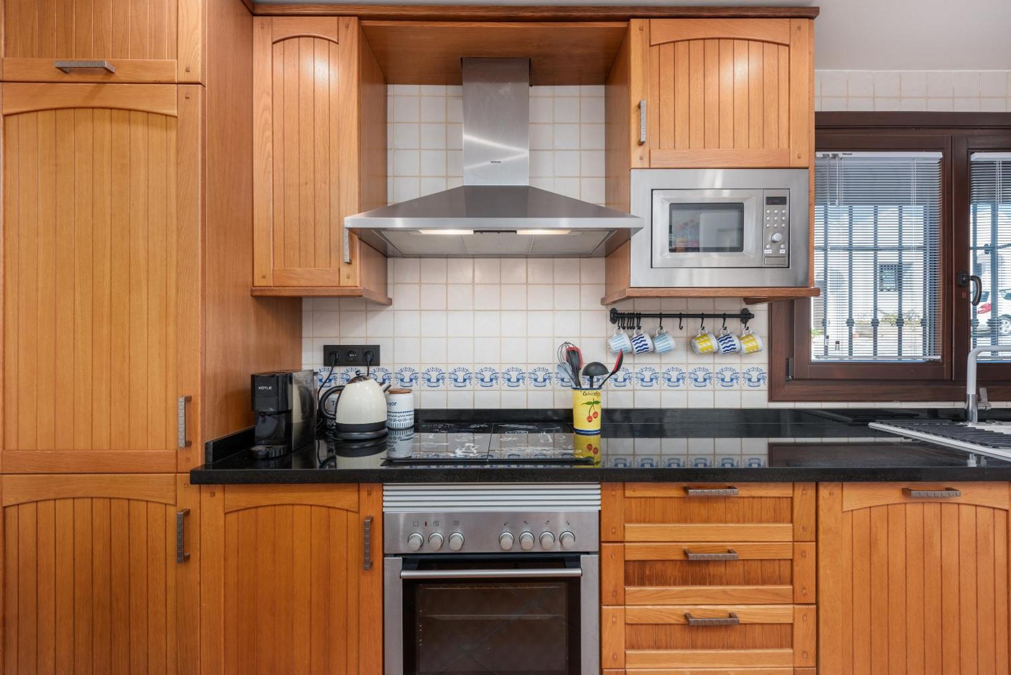 Stylish 3 Bed House 2 Bathrooms, With Patio, Roof Terrace And Communal Pool 5 Minutes Away From The Beautiful Spanish White Village Of Casares Pueblo And Only 20 Mins From The Sea Luaran gambar