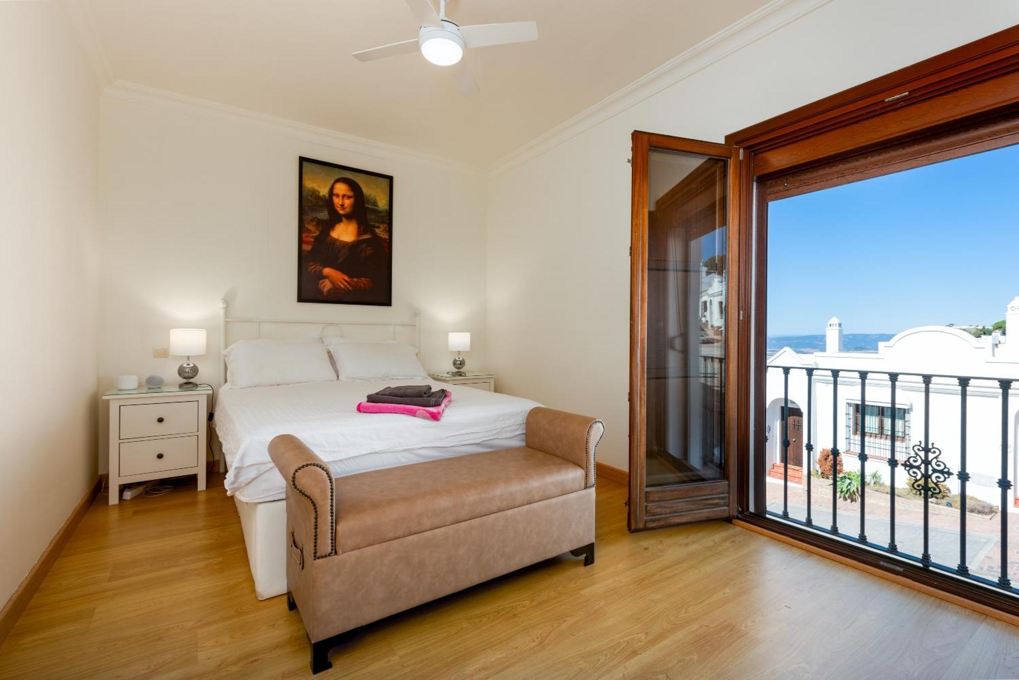 Stylish 3 Bed House 2 Bathrooms, With Patio, Roof Terrace And Communal Pool 5 Minutes Away From The Beautiful Spanish White Village Of Casares Pueblo And Only 20 Mins From The Sea Luaran gambar